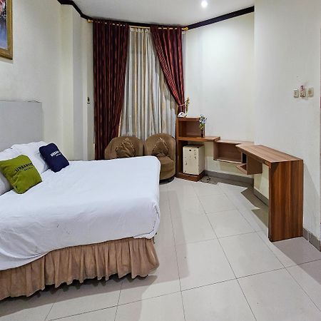 Urbanview Hotel Kharisma Banjarmasin Banjarmasin  Exteriör bild