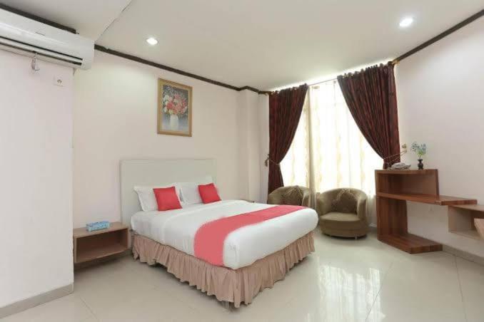 Urbanview Hotel Kharisma Banjarmasin Banjarmasin  Exteriör bild
