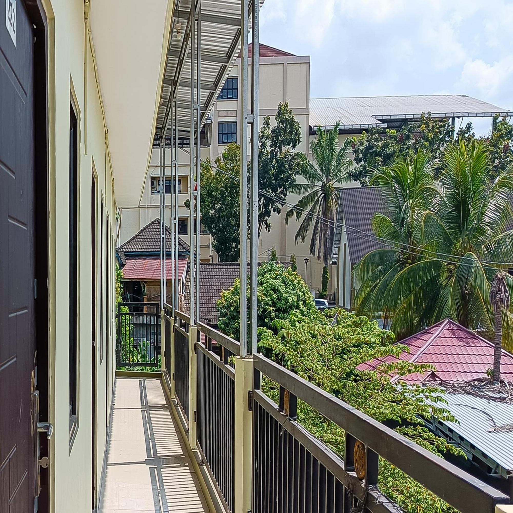 Urbanview Hotel Kharisma Banjarmasin Banjarmasin  Exteriör bild