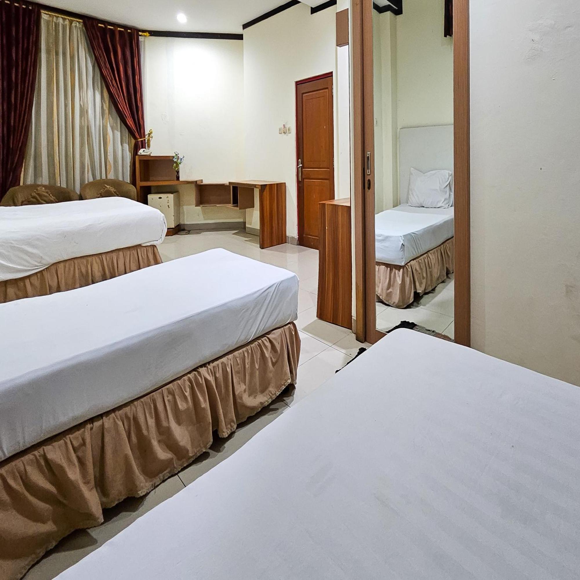 Urbanview Hotel Kharisma Banjarmasin Banjarmasin  Exteriör bild